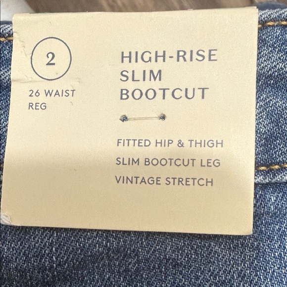 Universal Thread Medium Blue High Rise Jeans - Picture 9 of 10